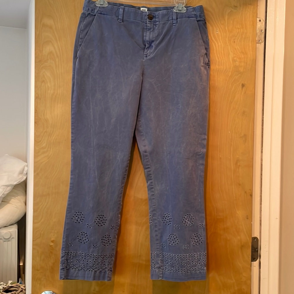 Gap straight leg cropped pants with eyelet detail